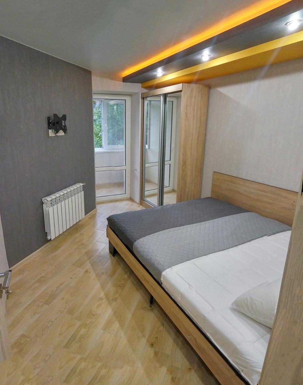 Yellow Loft Luxury Apartments With 2 Bedrooms Poltava Esterno foto